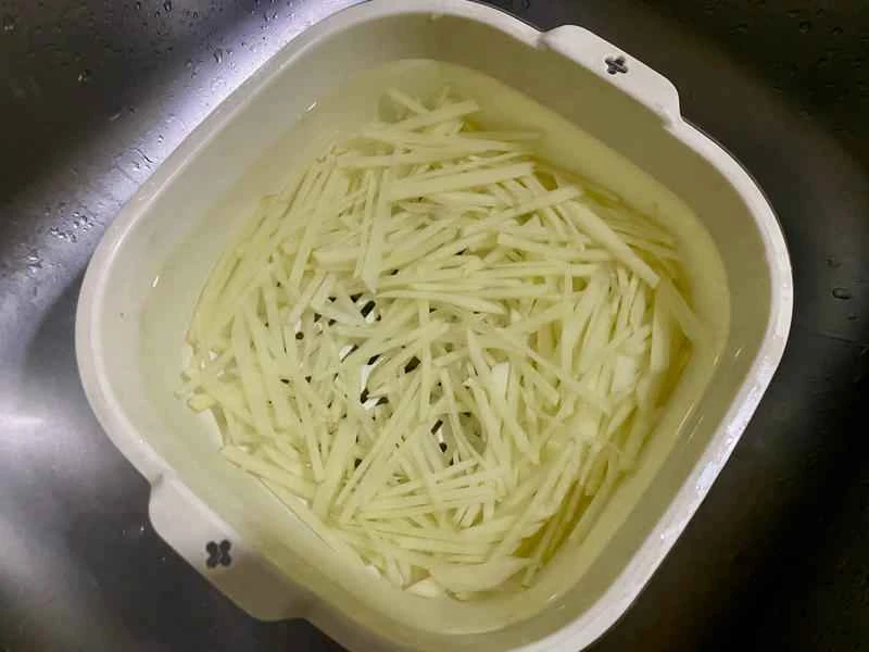 How to make pure milk hand-torn toast: Step 1