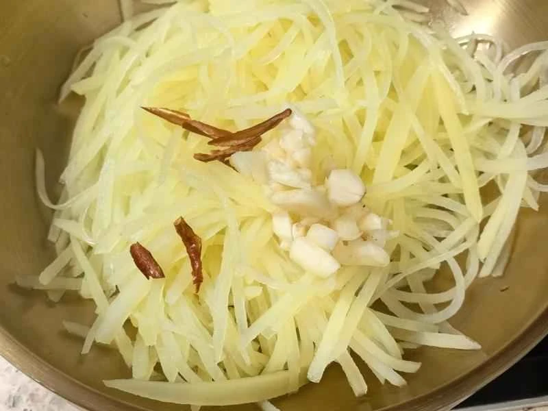 How to make pure milk hand-torn toast: Step 1