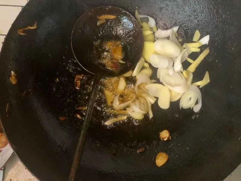 How to make pure milk hand-torn toast: Step 1