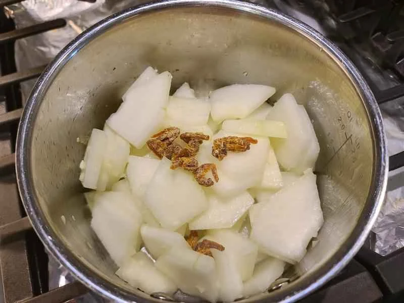 How to make pure milk hand-torn toast: Step 1