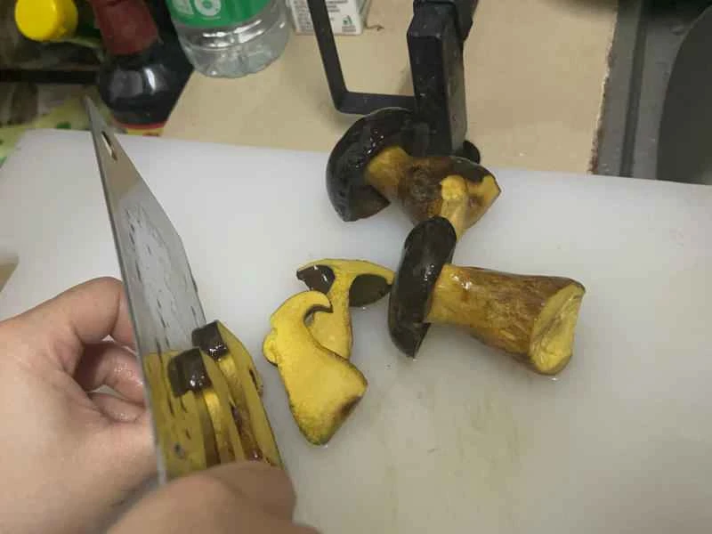 How to make pure milk hand-torn toast: Step 1