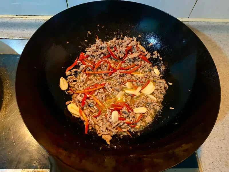 How to make pure milk hand-torn toast: Step 1