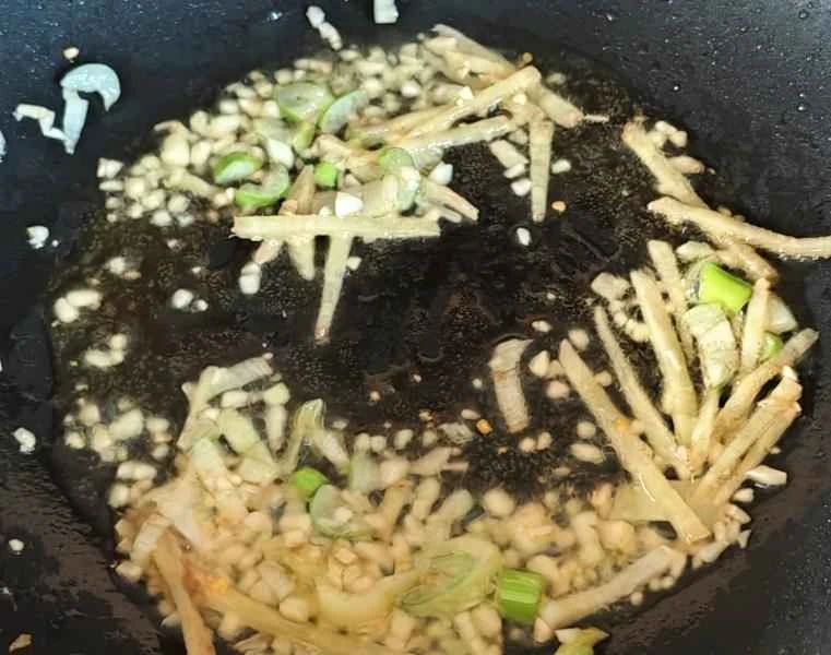 How to make pure milk hand-torn toast: Step 1