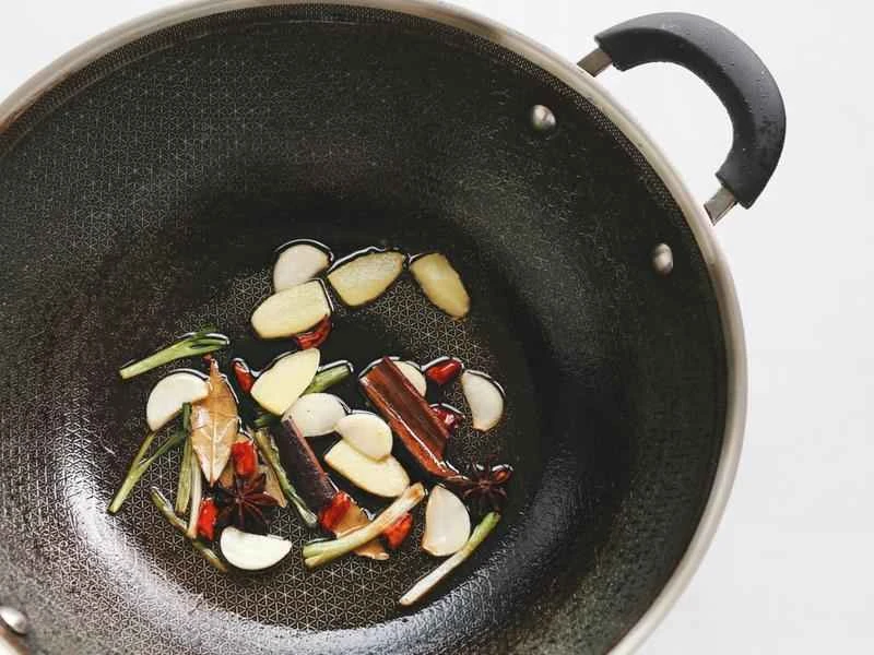 How to make pure milk hand-torn toast: Step 1