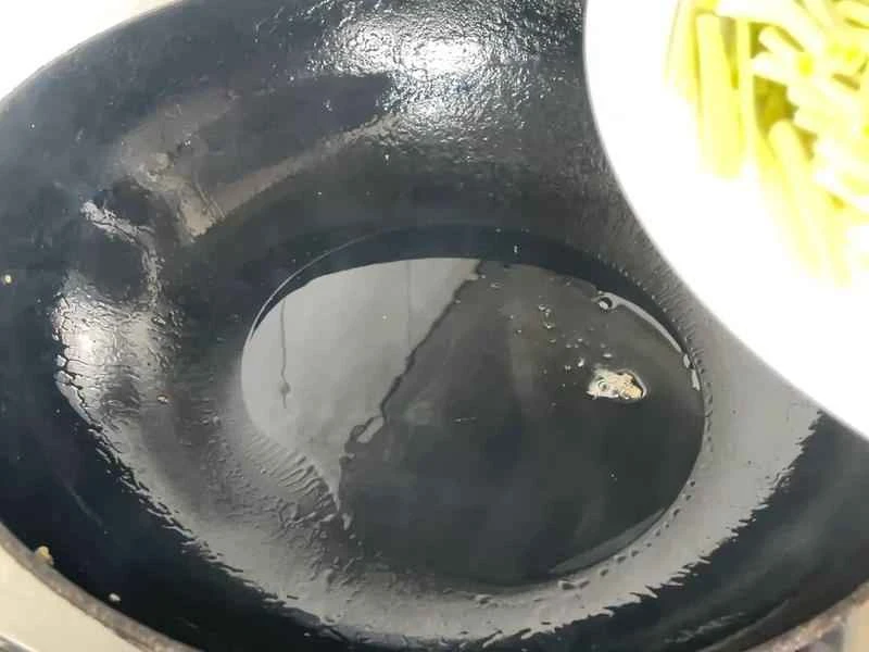 How to make pure milk hand-torn toast: Step 1