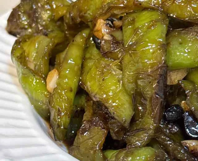 My mom's recipe for super delicious sweet and sour tiger skin peppers that goes perfectly with rice.