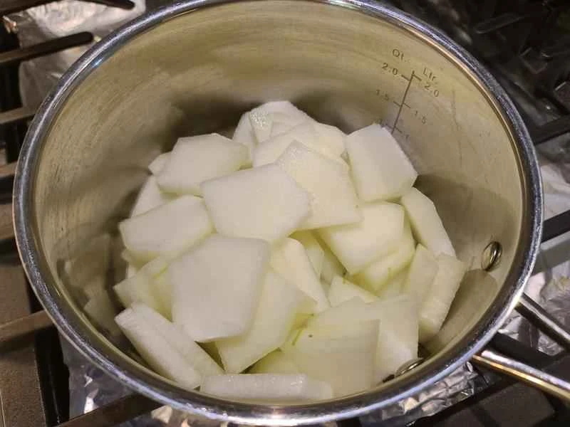 How to make pure milk hand-torn toast: Step 1