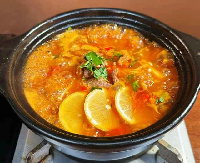 Super easy and refreshing passion fruit and tomato sour beef soup recipe!