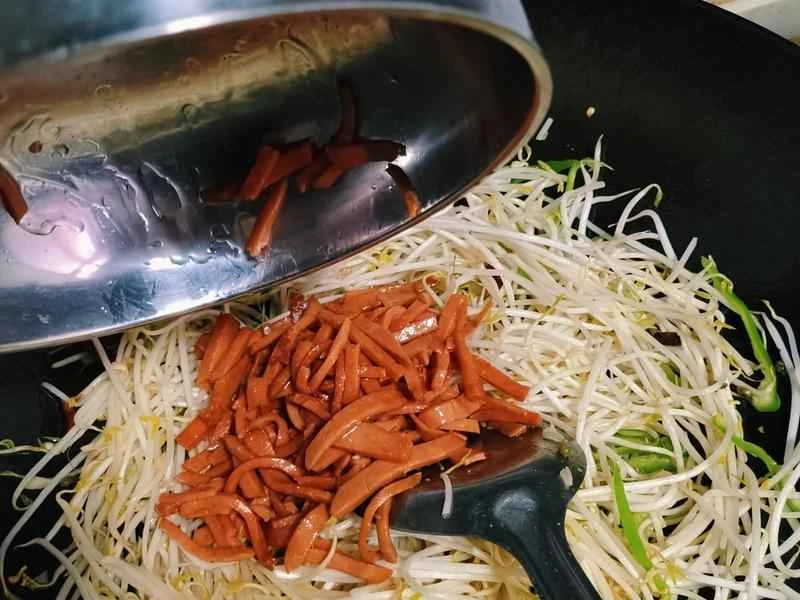 How to make pure milk hand-torn toast: Step 1