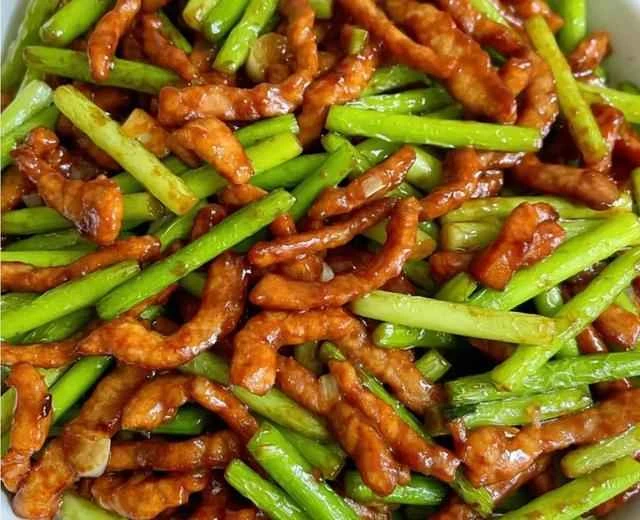 Recipe for stir-fried garlic sprouts with shredded pork