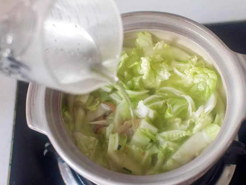 How to make pure milk hand-torn toast: Step 1