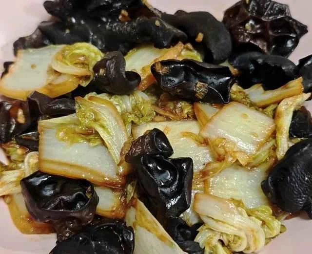 100 Home-Style Dishes: Stir-fried Cabbage with Wood Ear Mushrooms