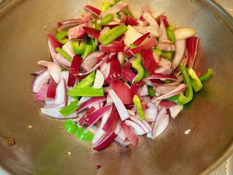 How to make pure milk hand-torn toast: Step 1