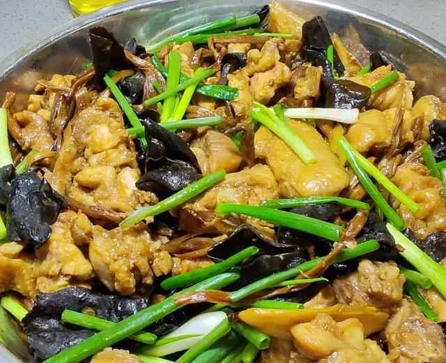 Steamed Chicken with Golden Vegetables and Cloud Ear Fungus - A Classic Cantonese Home-Style Dish Recipe