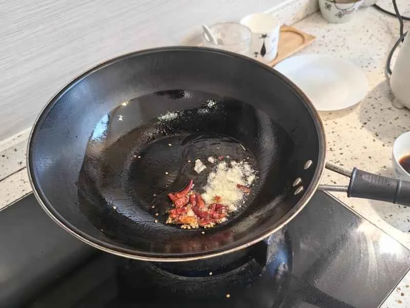 How to make pure milk hand-torn toast: Step 1