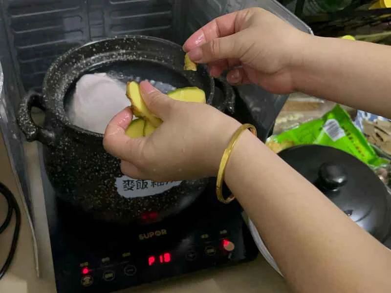 How to make pure milk hand-torn toast: Step 1