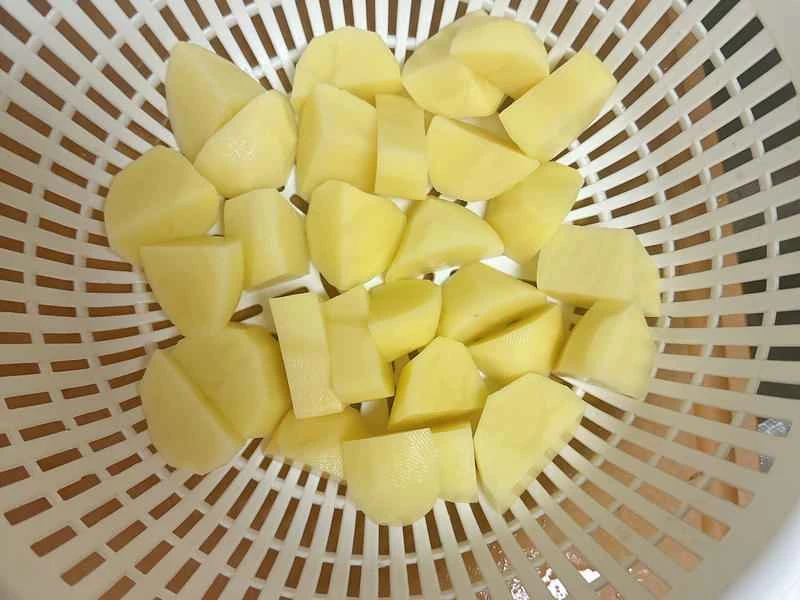 How to make pure milk hand-torn toast: Step 1