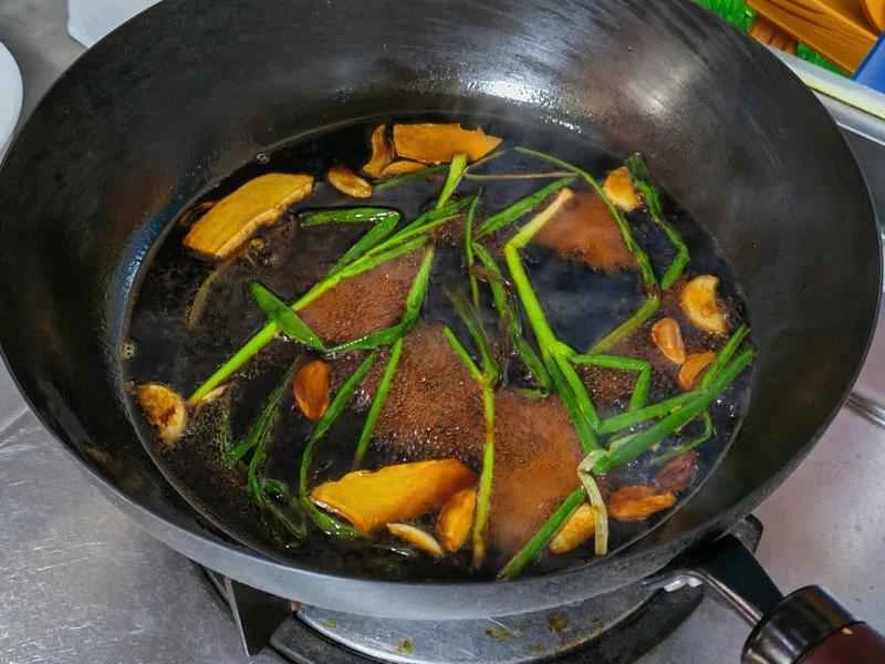 How to make pure milk hand-torn toast: Step 1