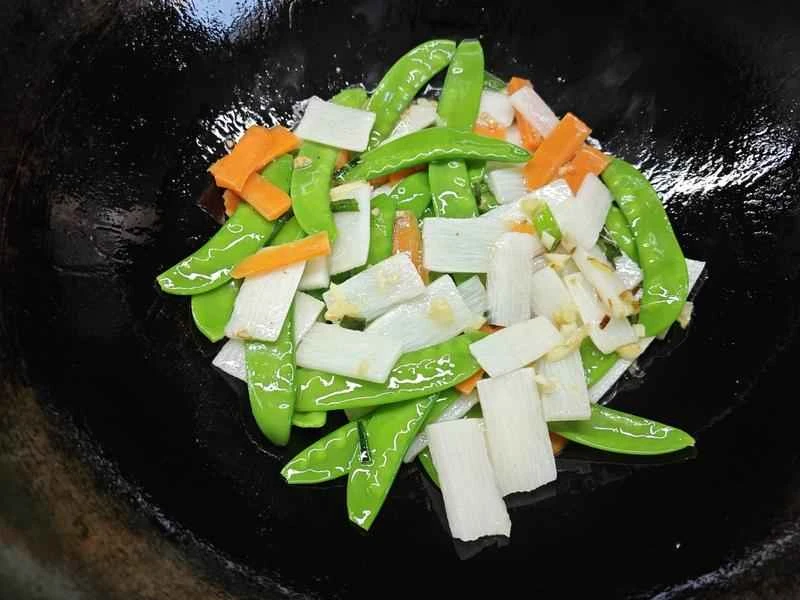 How to make pure milk hand-torn toast: Step 1