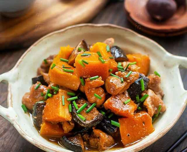 Super delicious with rice! Braised Pumpkin and Chicken Thighs 🍗 #AutumnFood #HomeCooking #PumpkinLovers'Recipes