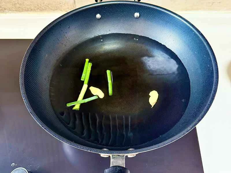 How to make pure milk hand-torn toast: Step 1