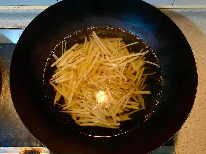 How to make pure milk hand-torn toast: Step 1