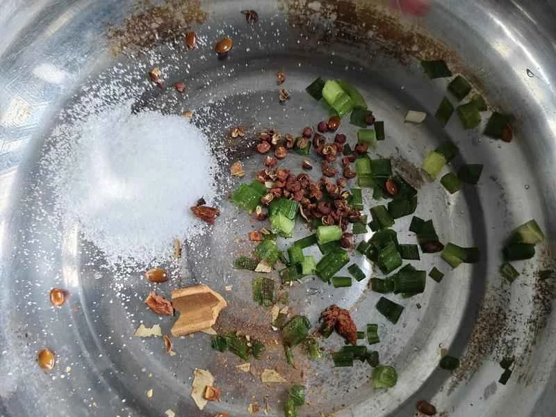 How to make pure milk hand-torn toast: Step 1