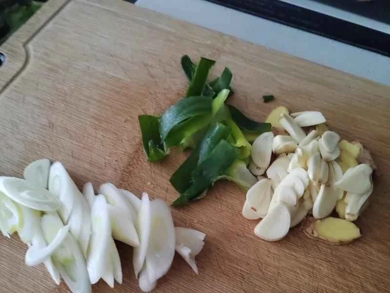 How to make pure milk hand-torn toast: Step 1