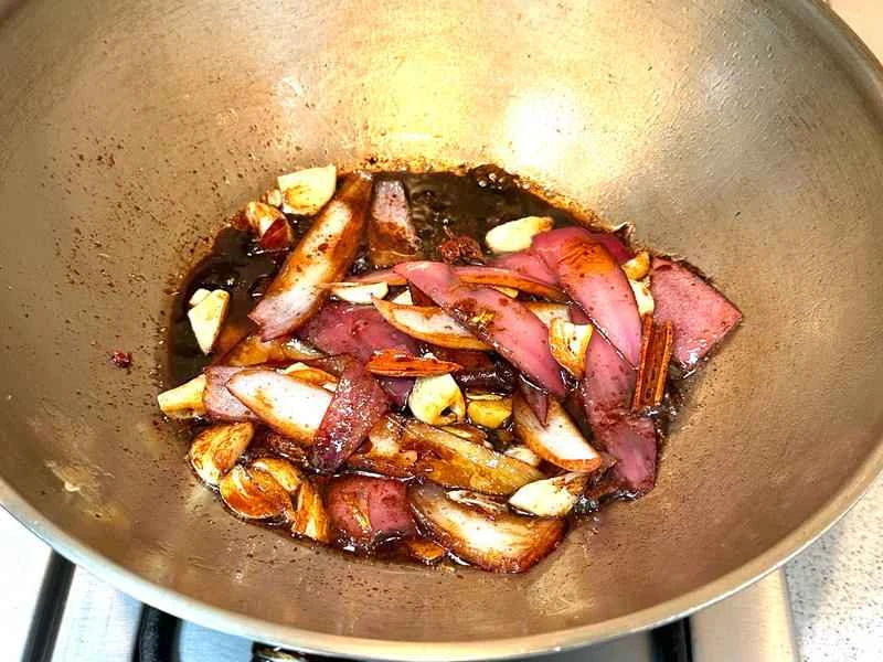 How to make pure milk hand-torn toast: Step 1