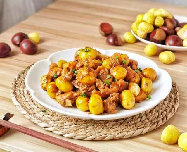 A divine way to make braised chicken with chestnuts! An incredibly delicious and easy-to-make home-style dish that will make your whole family swoon!