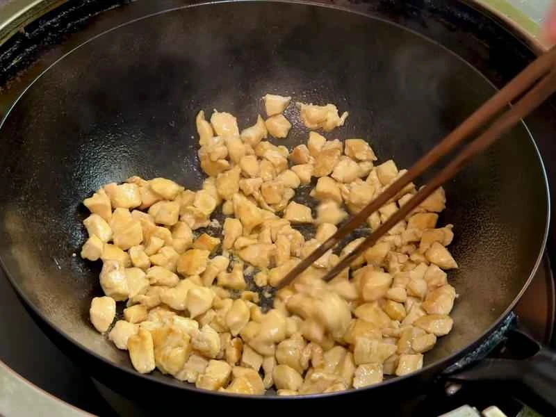 How to make pure milk hand-torn toast: Step 1