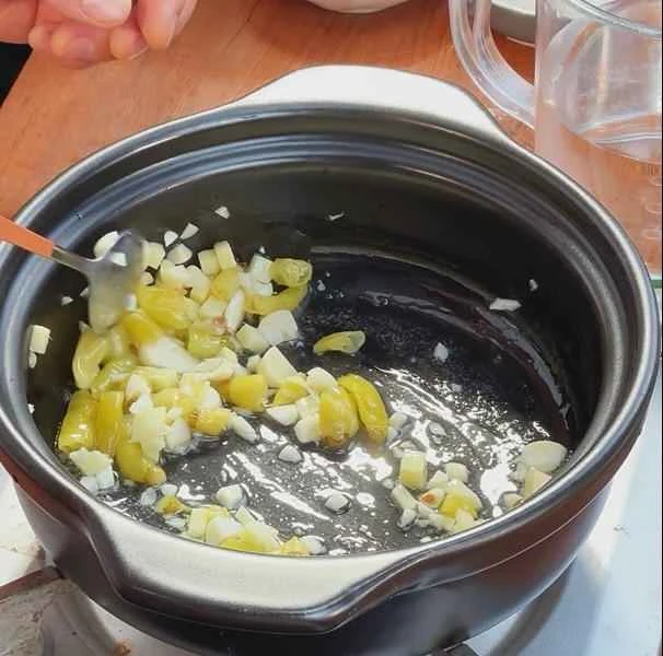 How to make pure milk hand-torn toast: Step 1