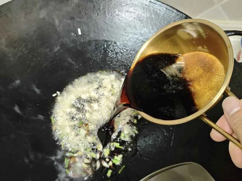 How to make pure milk hand-torn toast: Step 1