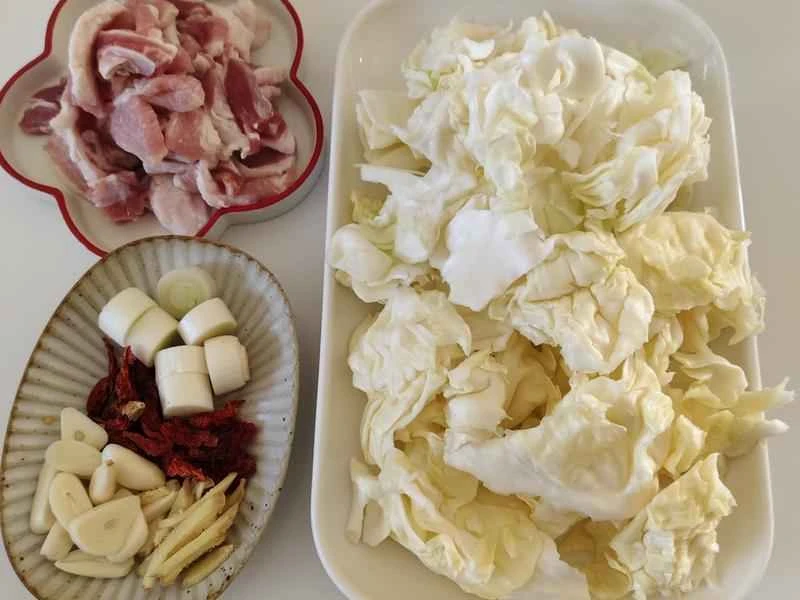 How to make pure milk hand-torn toast: Step 1