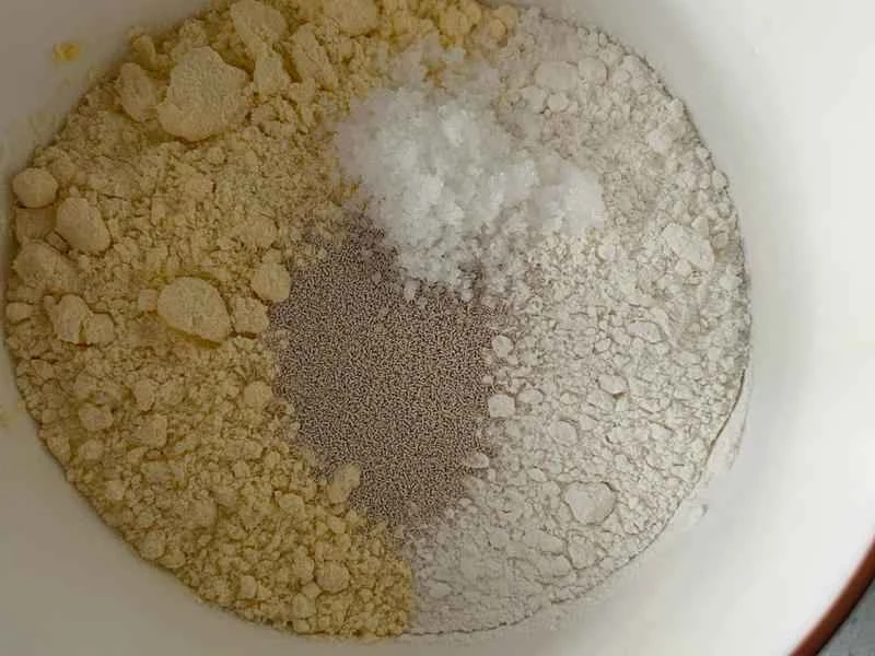 How to make pure milk hand-torn toast: Step 1