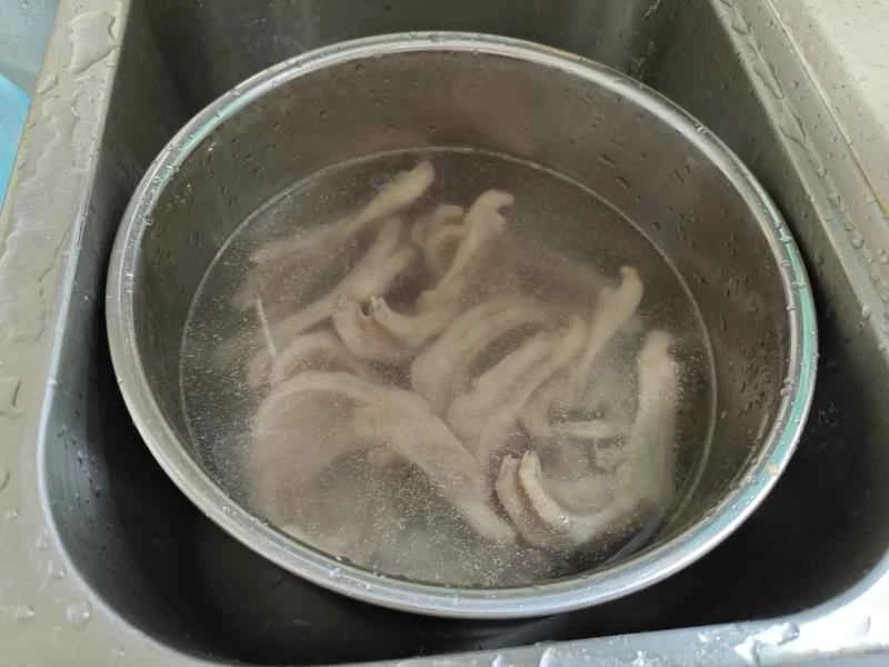 How to make pure milk hand-torn toast: Step 1