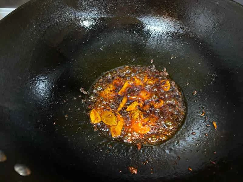 How to make pure milk hand-torn toast: Step 1