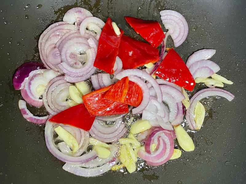 How to make pure milk hand-torn toast: Step 1