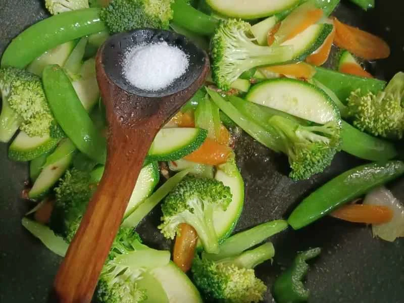 How to make pure milk hand-torn toast: Step 1