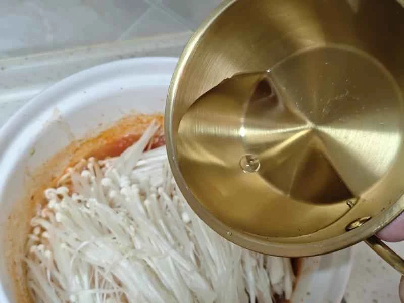 How to make pure milk hand-torn toast: Step 1