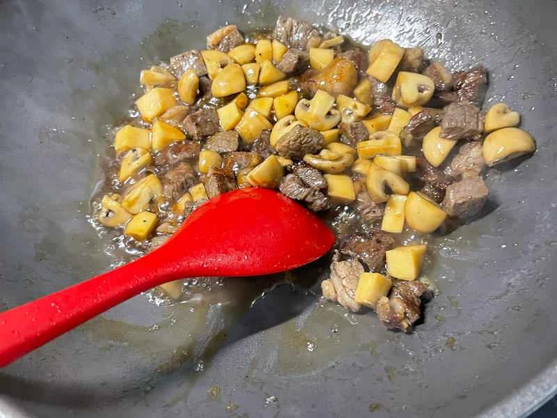 How to make pure milk hand-torn toast: Step 1