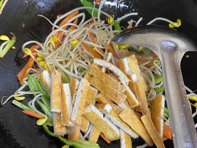 How to make pure milk hand-torn toast: Step 1