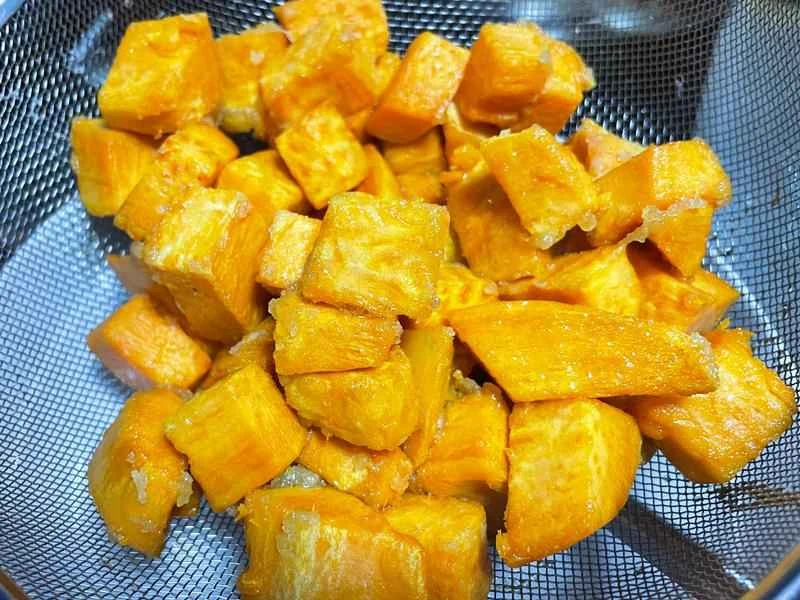 How to make pure milk hand-torn toast: Step 1