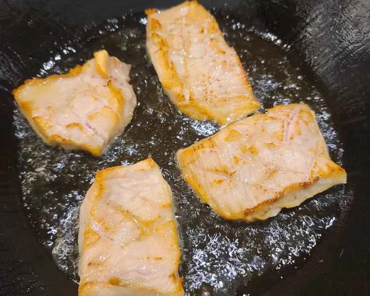 How to make pure milk hand-torn toast: Step 1