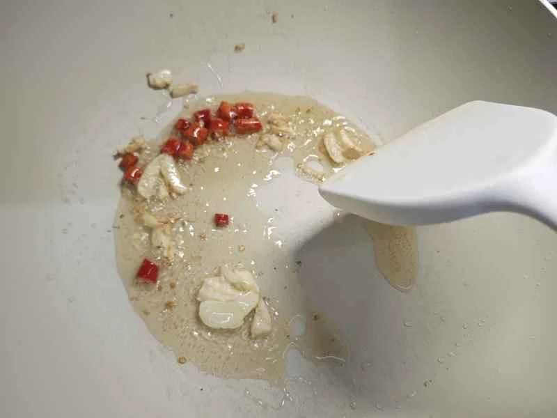 How to make pure milk hand-torn toast: Step 1