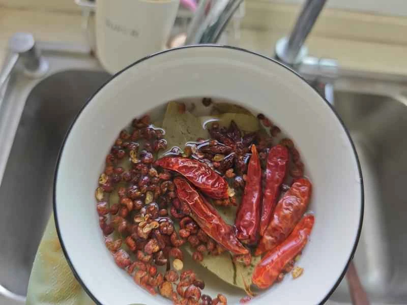 How to make pure milk hand-torn toast: Step 1