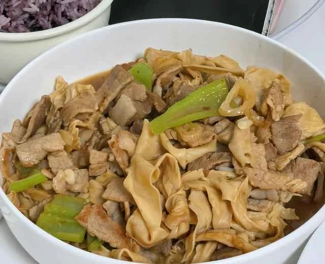 Home-style dish - Stir-fried pork with bean curd sheets