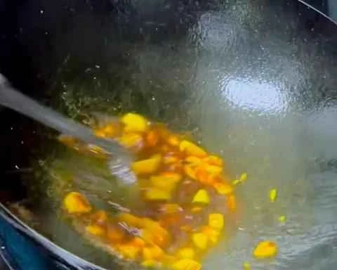 How to make pure milk hand-torn toast: Step 1