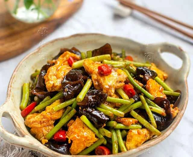 Stir-fry garlic sprouts this way for a fresh, fragrant, and flavorful dish! A delicious and nutritious recipe!