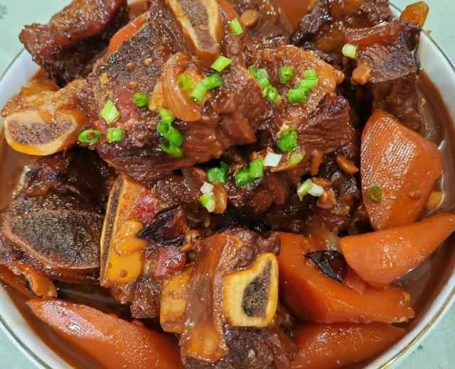 This recipe for incredibly delicious braised beef ribs is amazing!